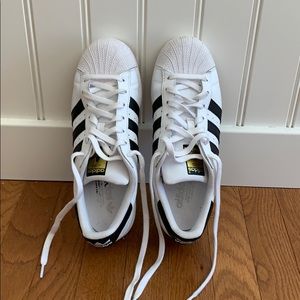 Women’s adidas sneaker size US 8.5.